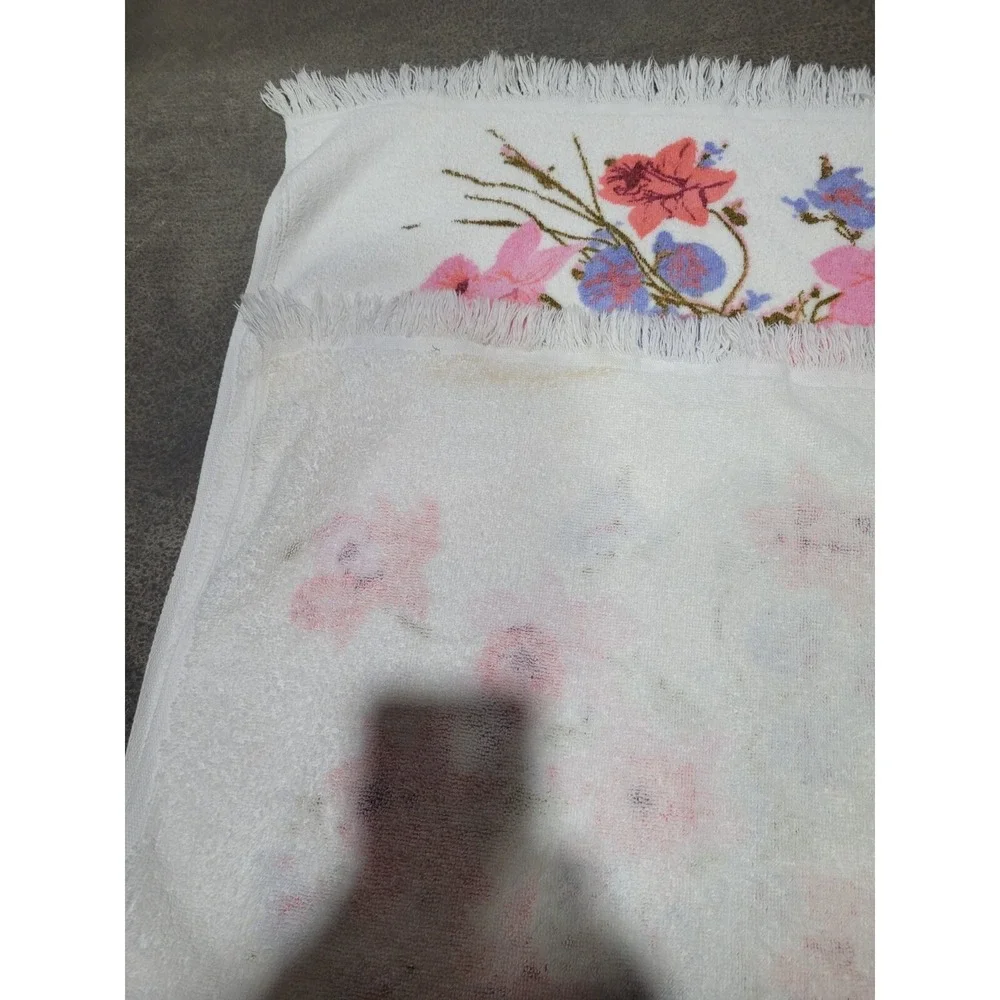 Vintage Bath towel 20x40 pink, red and blue Flowers
